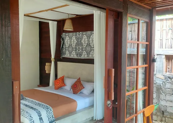 Vanaya Longterm Wooden Hidden By Lush Garden *