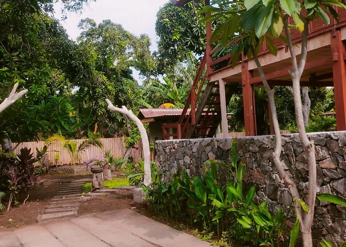 Vanaya Longterm Wooden Hidden By Lush Garden *